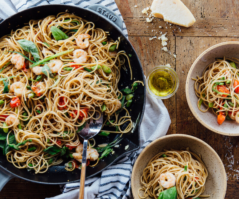 Linguine with Garlicky Shrimp, Asparagus, & Tomatoes