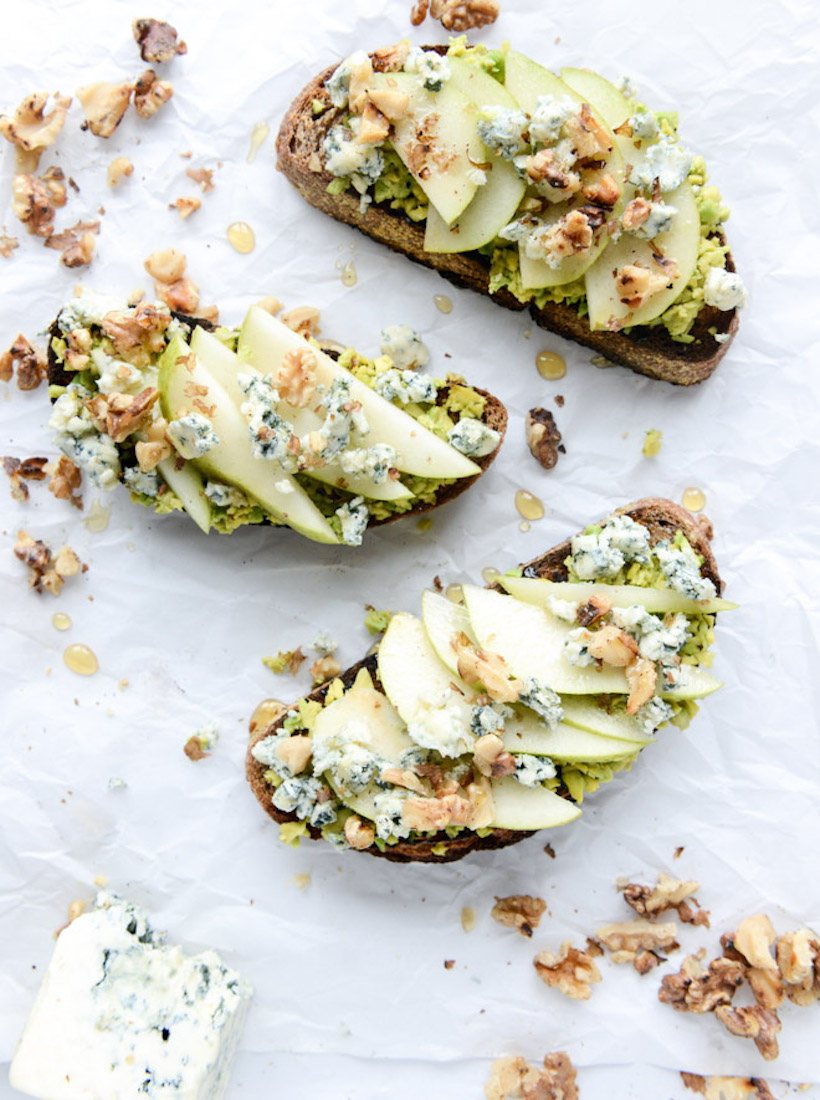 Avocado Toast With Gorgonzola, Pears, & Toasted Walnuts_avocado toast recipes