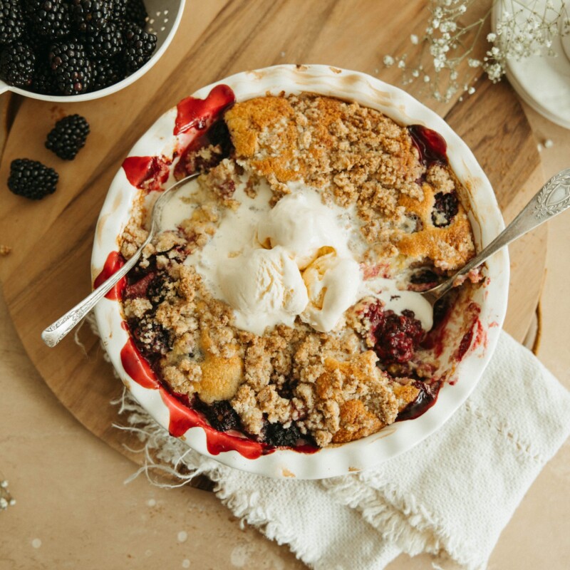 easy blackberry cobbler recipe for summer dessert