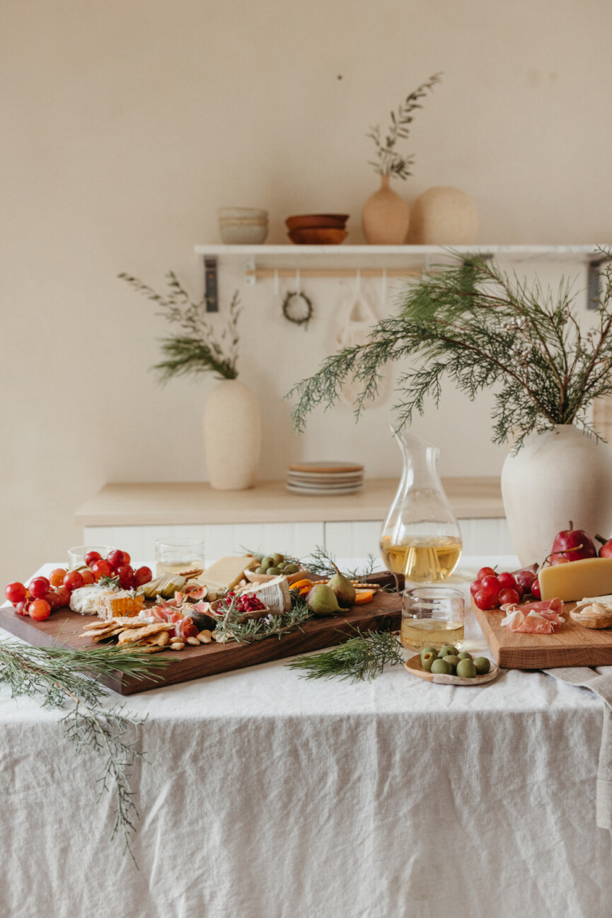 the best holiday charcuterie board ingredients