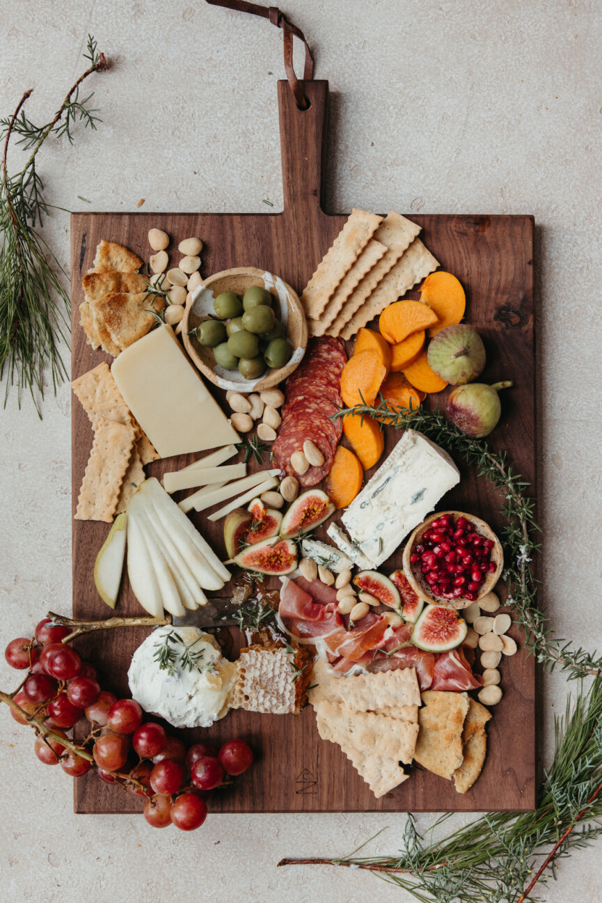 the best holiday charcuterie board ingredients