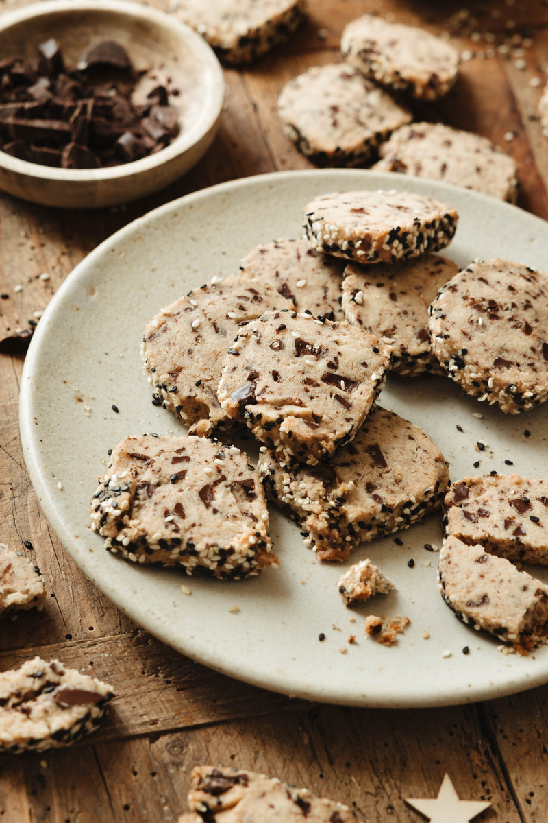 chocolate chip tahini shortbread cookies_light desserts