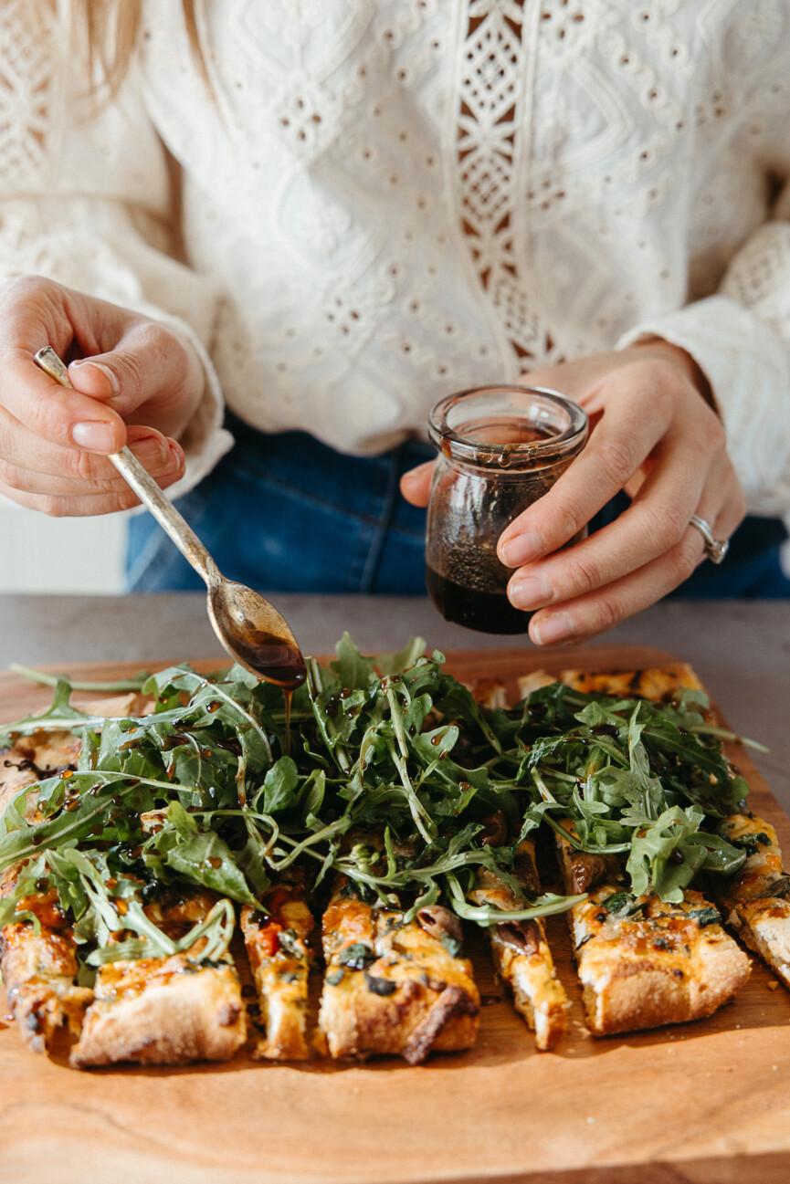 holiday appetizers recipes-spinach artichoke flatbread