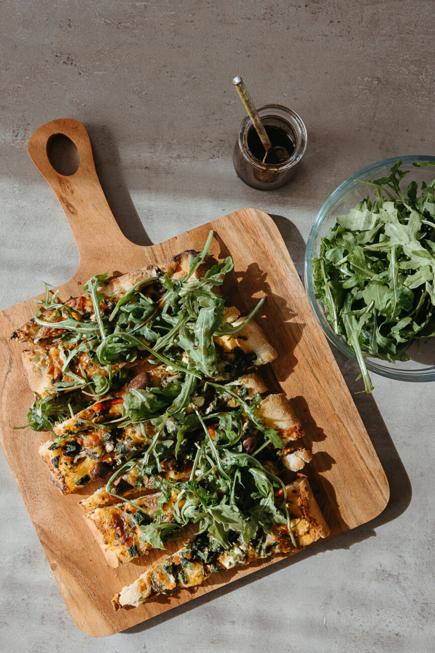 holiday appetizers recipes-spinach artichoke flatbread