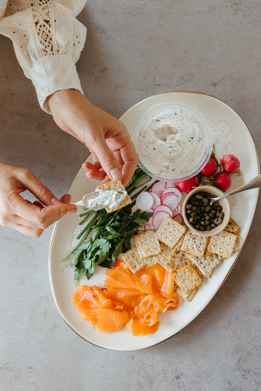 holiday appetizers recipes-smoked salmon everything bagel board